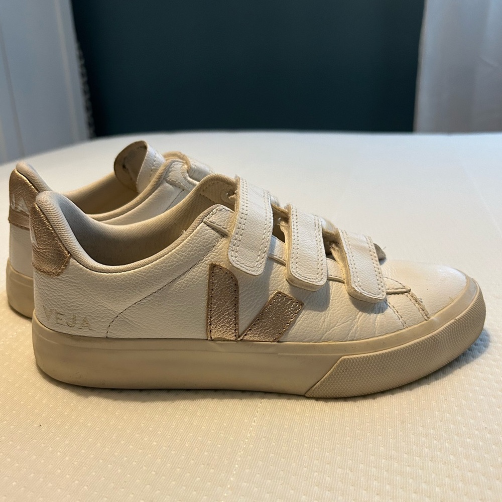 VEJA Recife Low Top Sneakers